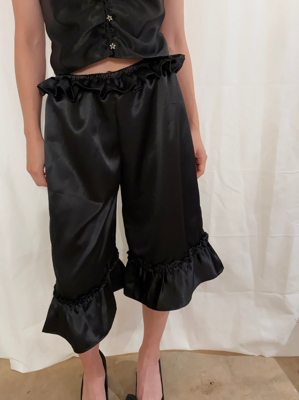 Black Jester Set with Neck Ruff